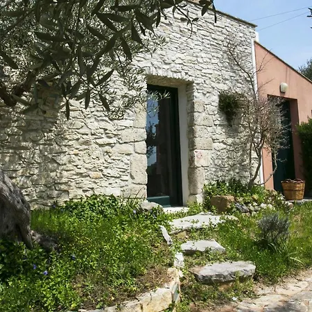 Erice Escape - Country Charm Ballata